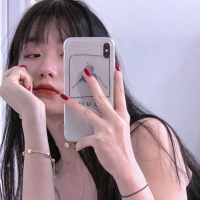 伊塞克湖的猩红色罂粟花